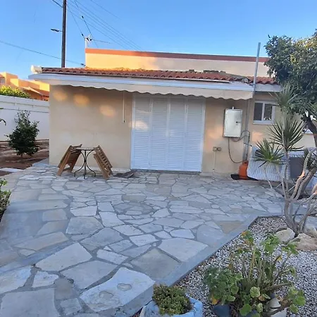 Lydia's Sea View - 2 Bed House *