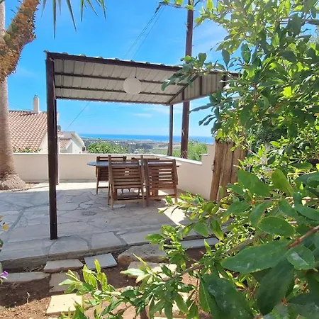 Lydia's Sea View - 2 Bed House شقة