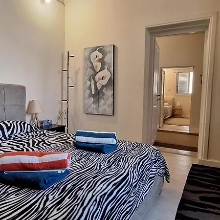 Lägenhet Lydia's Sea View - 2 Bed House