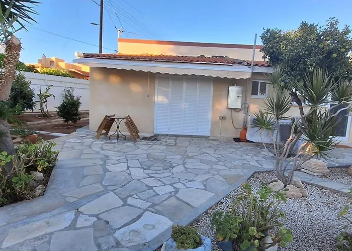 Lydia's Sea View - 2 Bed House *