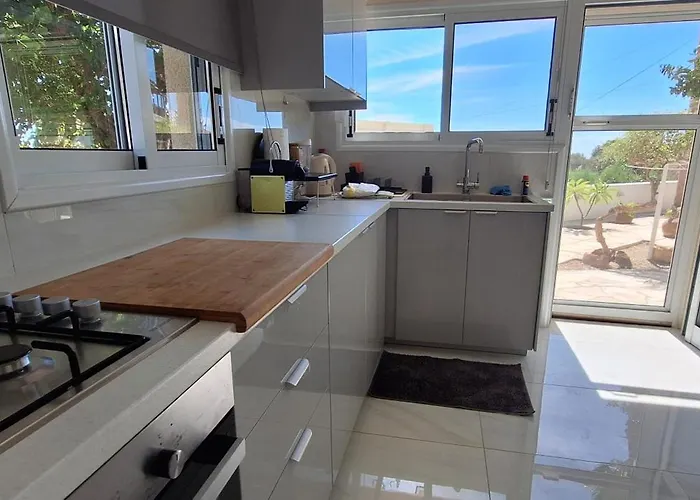 Lydia's Sea View - 2 Bed House * Episkopi (Limassol)