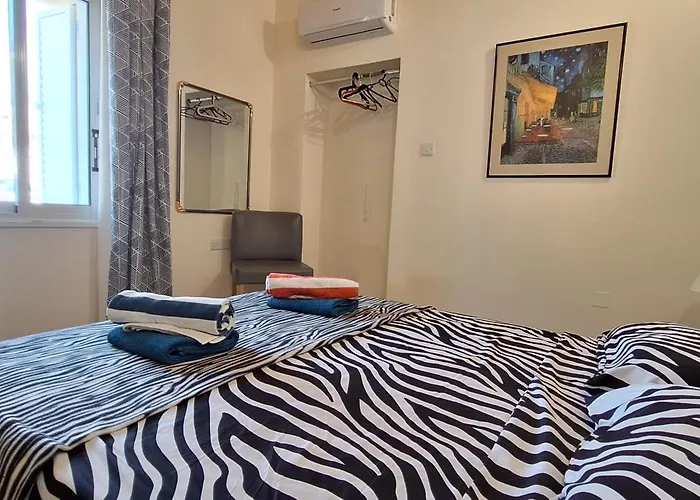 Lydia's Sea View - 2 Bed House *