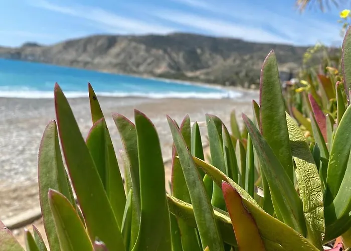 Lydia's Sea View - 2 Bed House *